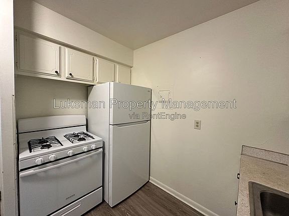 2nd image of 518 N Clarendon St #516