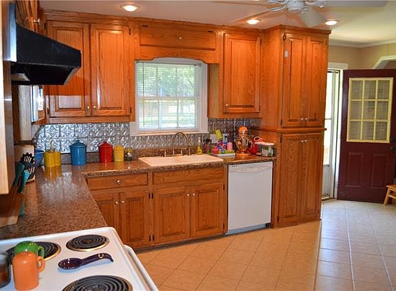 4th image of 231 McCann Ave