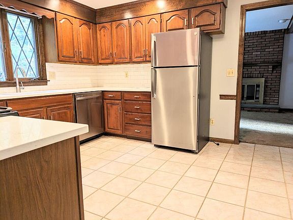 4th image of 867 Shaker Rd