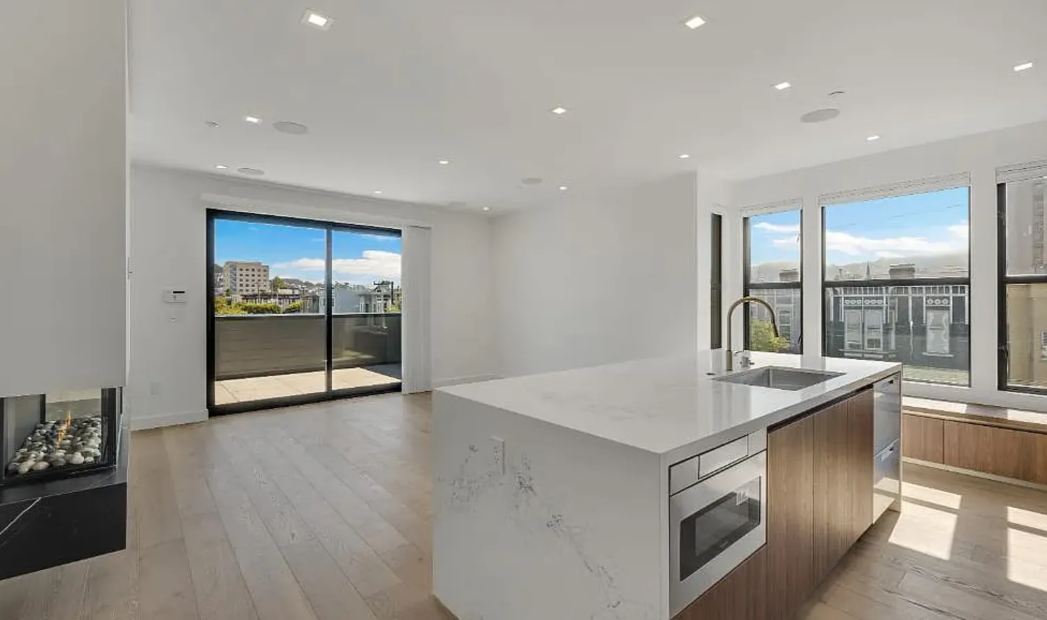 3 bed, 3.5 bath, 1600 sqft, $10,000 — Photo 3
