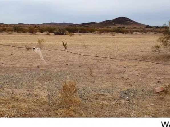 26901 Cholla Dr, Bouse, AZ 85325