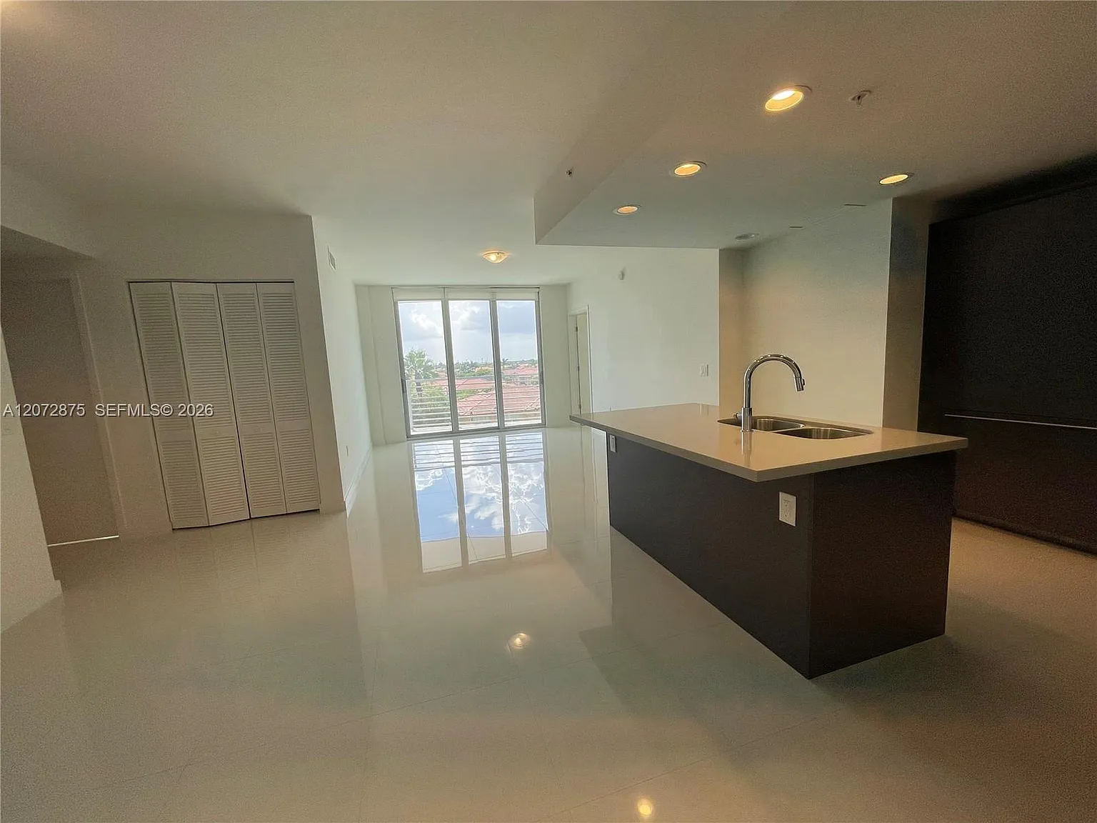 Midtown Doral Condo — Photo 2