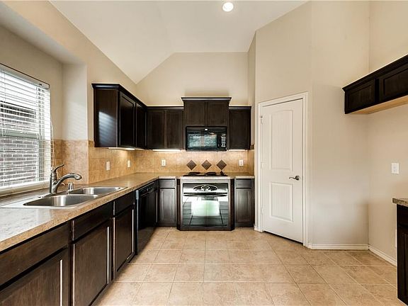 5th image of 624 Kelley Ct