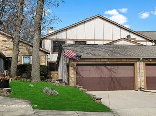 1117 Wheaton Oaks Dr, Wheaton, IL 60187