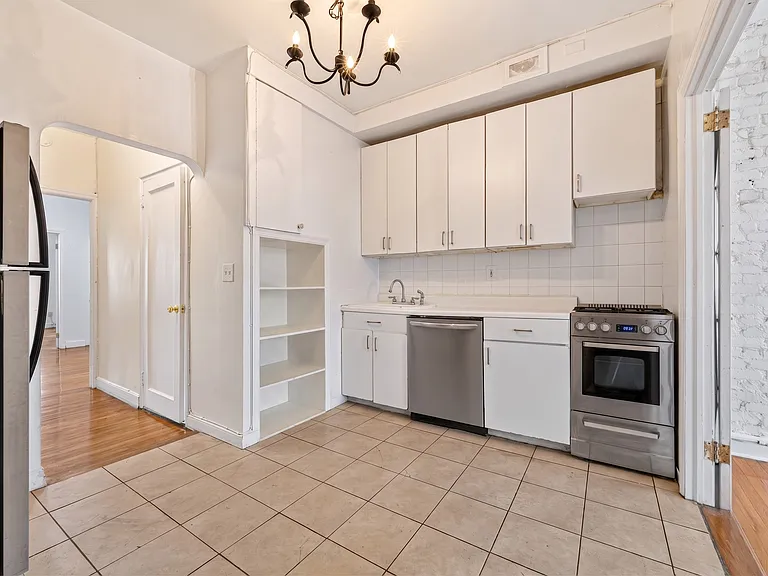 969 1st Ave #4S — Photo 3