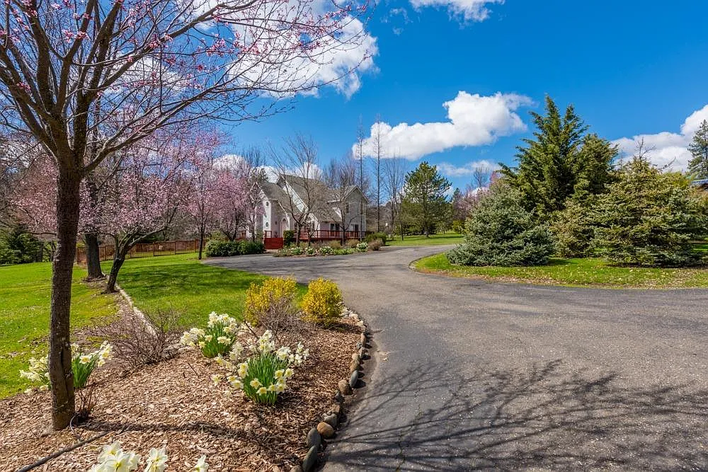 1564 Shangri La Ct photo 1