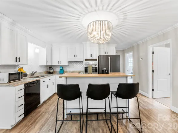 8519 E Franklin St, Mount Pleasant, NC 28124