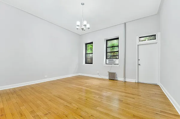 Rented by Bond New York | media 9