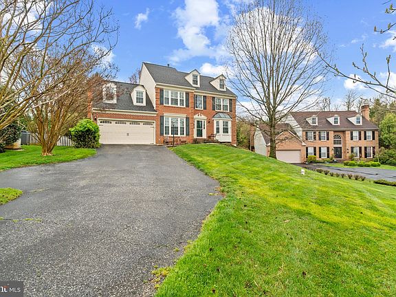 2nd image of 1205 Fort Hill Ct