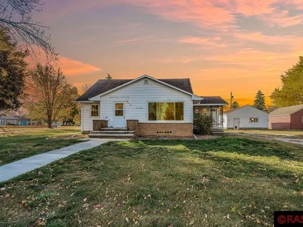 310 3rd Ave NW, Winnebago, MN 56098