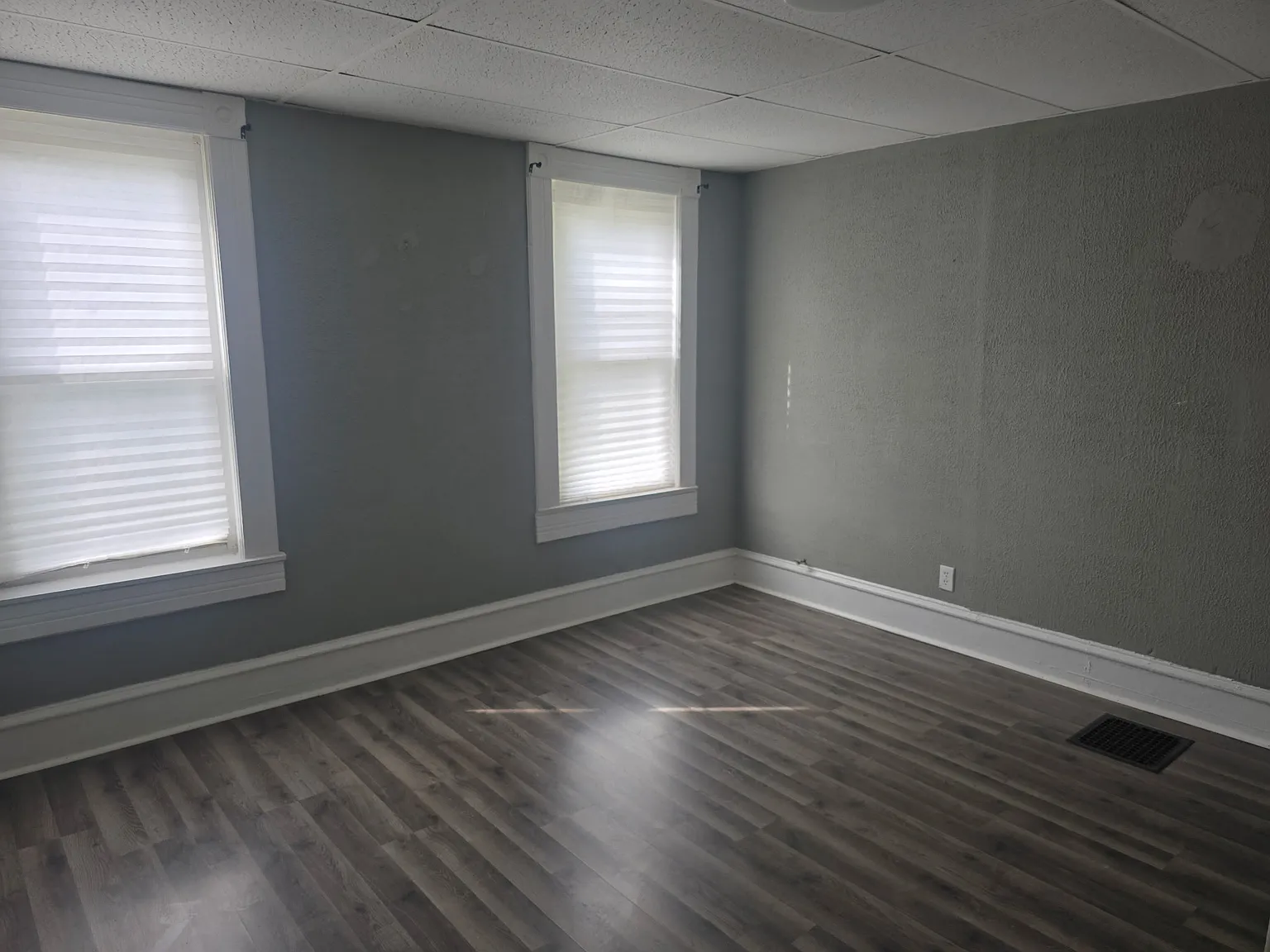 1503 W Millman — Photo 2