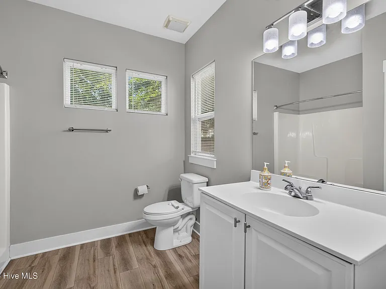 636 Brunswick St — Photo 13