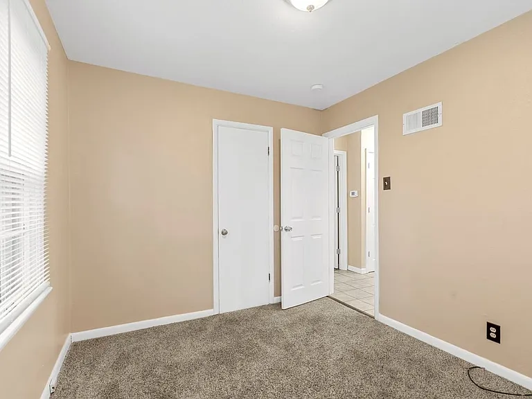 8253 Frost Ave — Photo 14