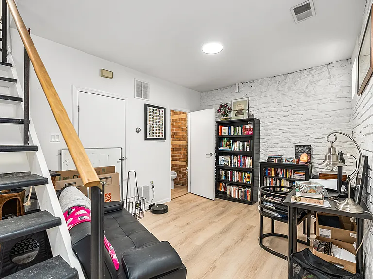 3401 Butler St #R1 — Photo 14