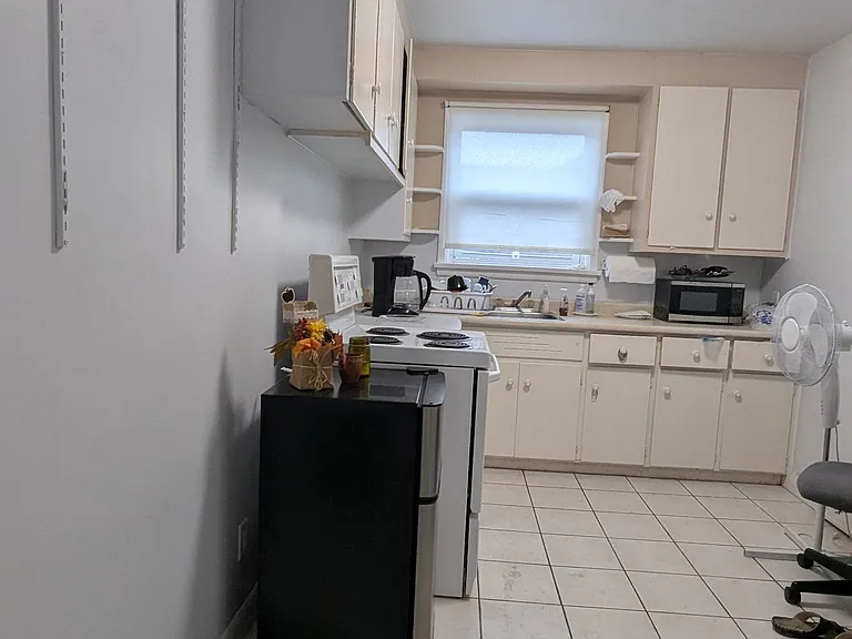 205 Queen St S #1 — Photo 12