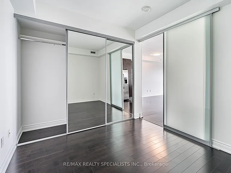 388 Yonge St #7105 — Photo 42