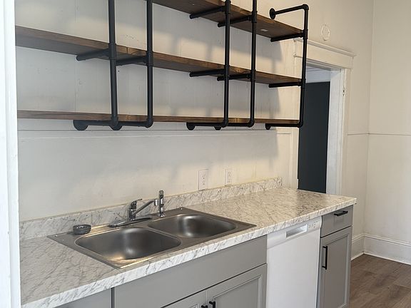 5th image of 575 Limestone Ave