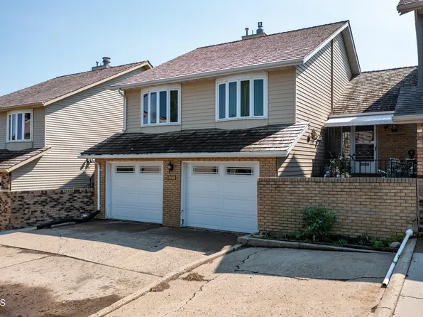 535 Marilyn Dr NW, Mandan, ND 58554