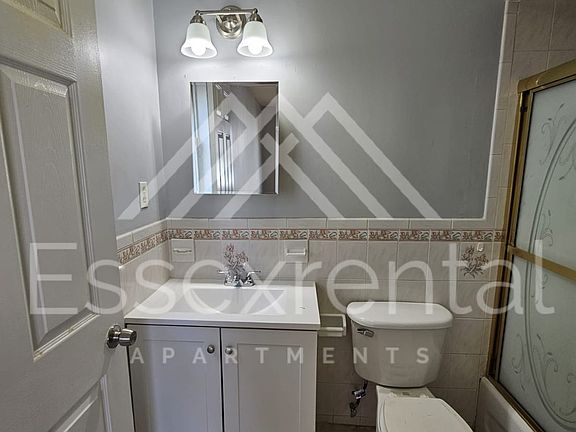 4th image of 93 Bragaw Ave #1