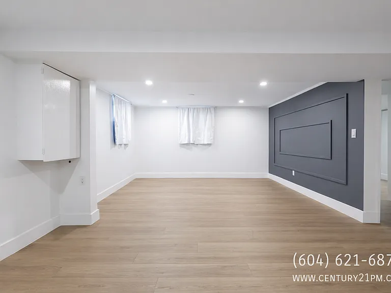 2329 Mouldstade Rd #LOWER — Photo 3