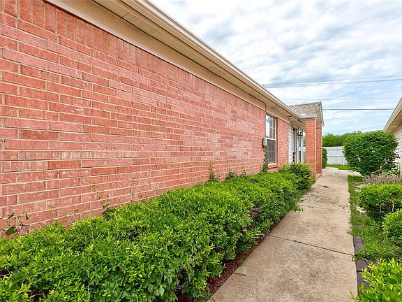 3rd image of 2721 Tealwood Dr