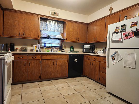 5th image of 736 Sydney Dr