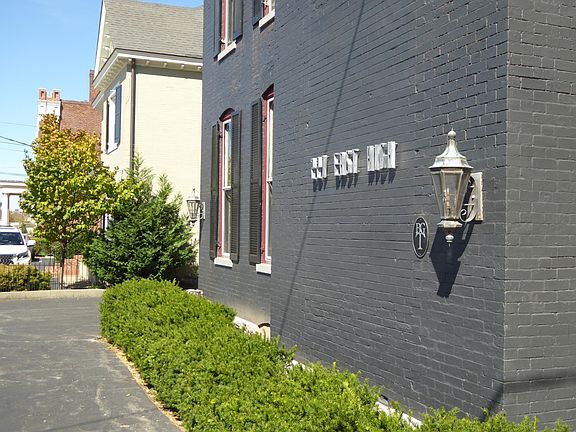 Three historic buildings remain on this block of E high St., including the home of James Beck, U. S. senator from Kentucky 1876-1890.
