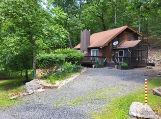 151 Edinburgh Rd, Bushkill, PA 18324