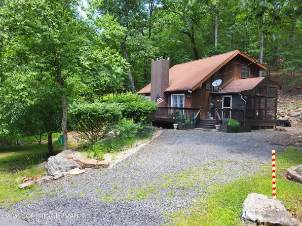 151 Edinburgh Rd, Bushkill, PA 18324