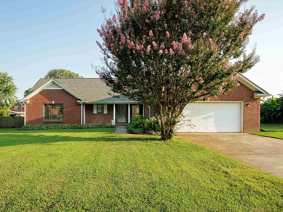 1st image of 104 Andover Ln