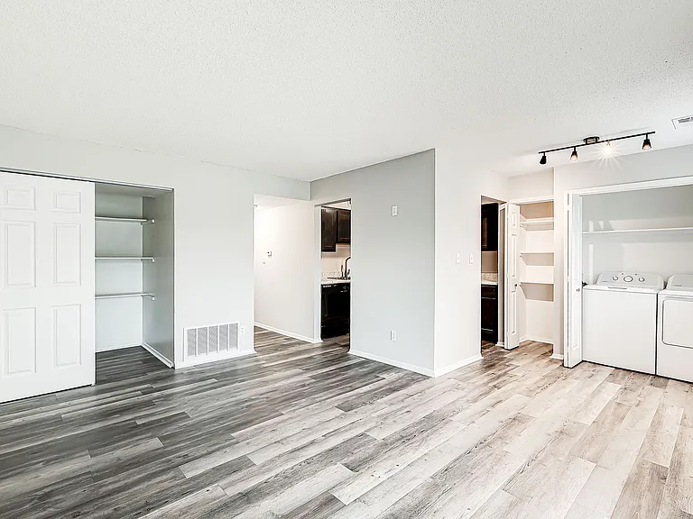 Ninth Avenue Apartments — Photo 29