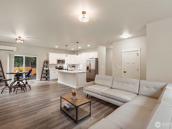 4th image of 11217 Country Club Place