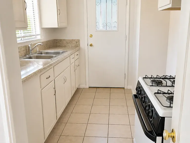 8923 Reading Ave — Photo 3