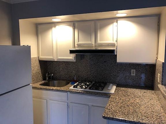 2nd image of 2900 Franklin St APT 2A