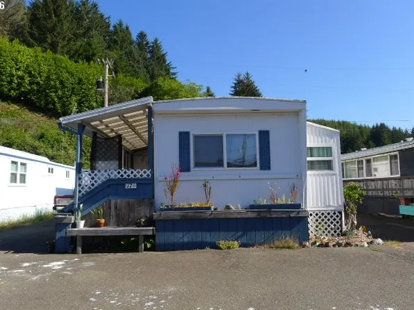 174 Riggs Hill Ln, Winchester Bay, OR 97467