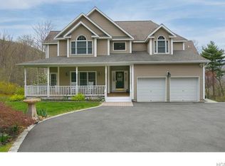 399 S Mountain Pass, Garrison, NY 10524