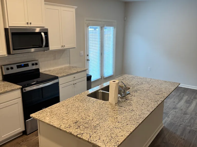 300 Stoneybrook Dr — Photo 9