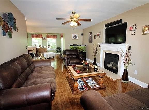 5th image of 2440 Payton Dr