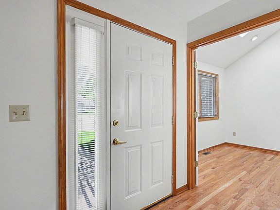 3rd image of 4723 Balmoral Dr