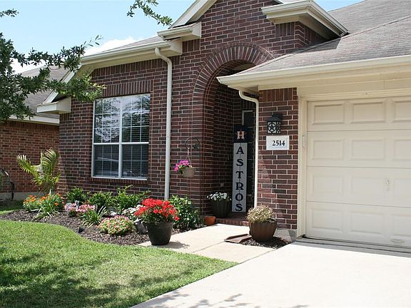2nd image of 2514 Artesia Dr