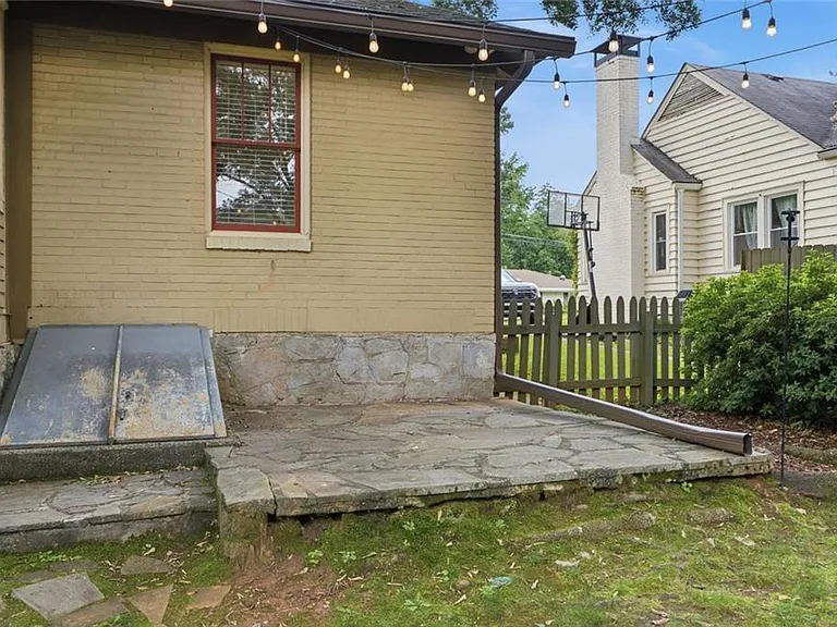 927 Park Ave SE — Photo 44