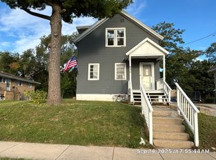 835 Bishop Ave, Aurora, IL 60506