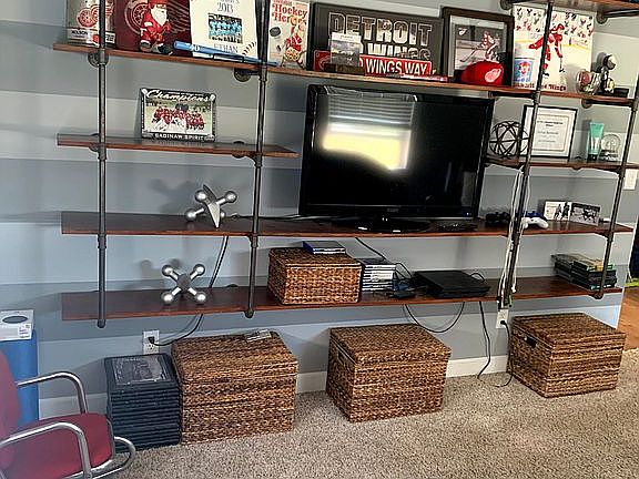 Family room/4th bedroom.