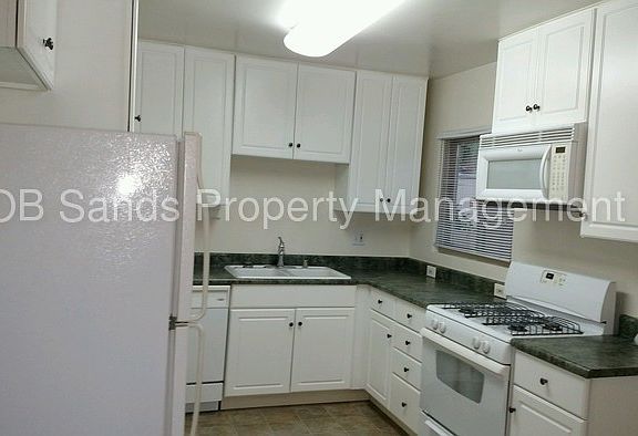 3rd image of 1510 Chalcedony St