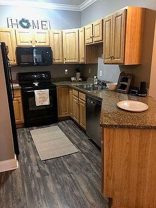2nd image of 2732 Suncrest Vlg Building 2700