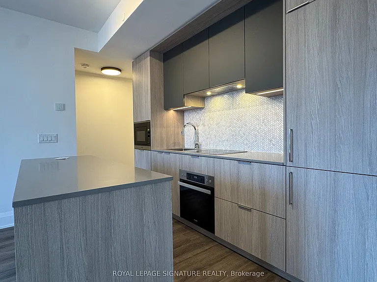 123 Portland St #808 — Photo 3