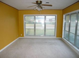 2528 Berry Ave, Groves, TX 77619