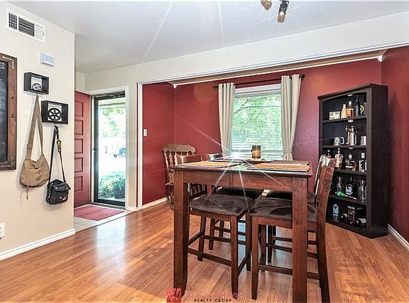 4th image of 1302 Johns Dr