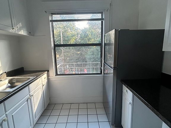 2nd image of 3400 Fulton St APT 4