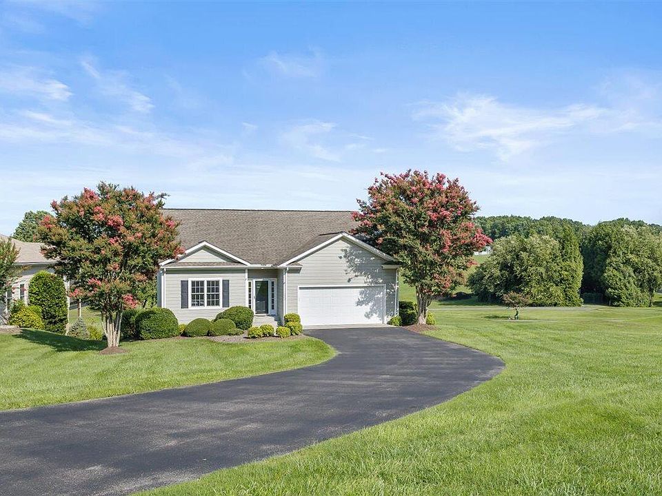 1st image of 1222 8th Fairway Ln